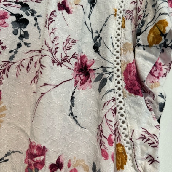 Buffalo David Bitton Women's Large Floral Printed V Neck Flutter Sleeve Top. - Picture 11 of 11